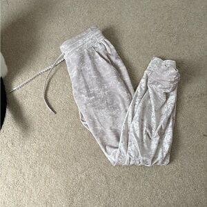 Lululemon ready to rulu velvet jogger size 2